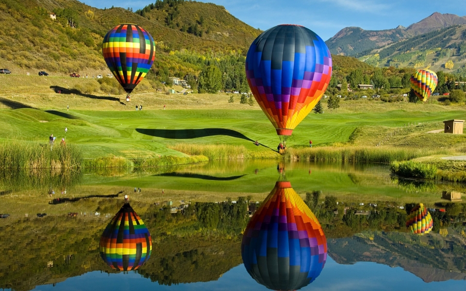 Download Hot Air Balloons Soaring Colors in Nature Canvas wallpaper