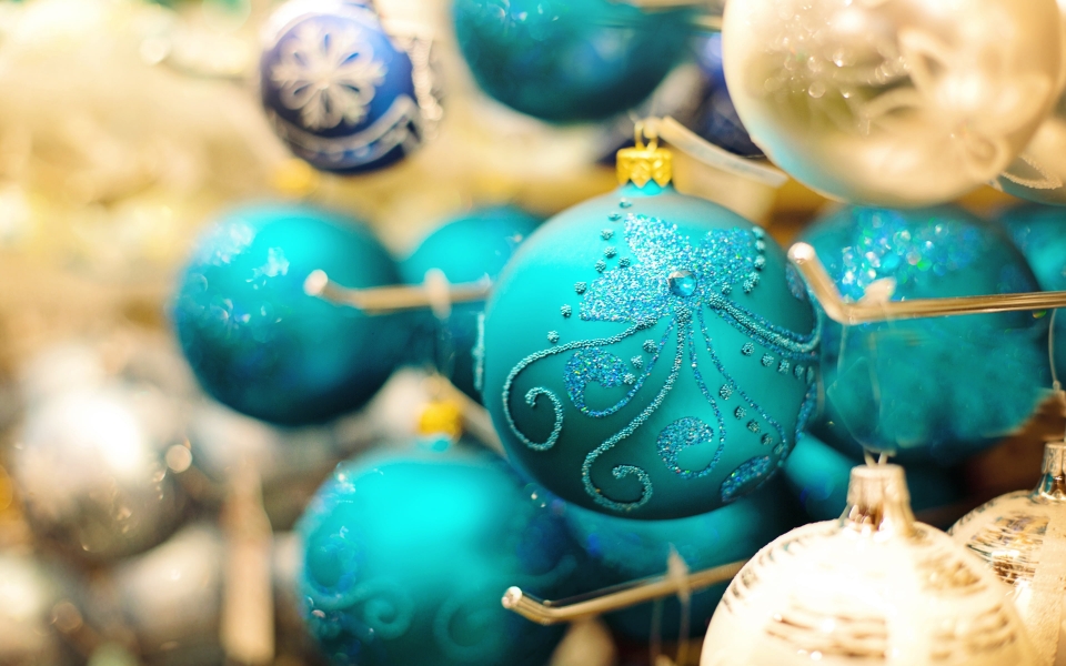 Download Festive Delight Blue Christmas Ball Decorations HD Wallpaper wallpaper