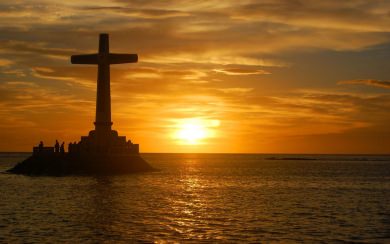 Cross At The Sea Pictures Photos 4K HD