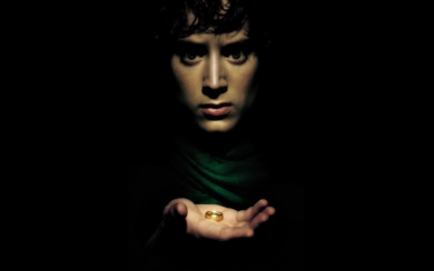Elijah Wood Frodo Full HD 5K 2020 Images Photos Download