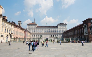 Turin 4K Pictures iPhone X Tablet