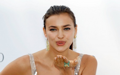 Irina Shayk Free Wallpapers HD Display Pictures Backgrounds Images