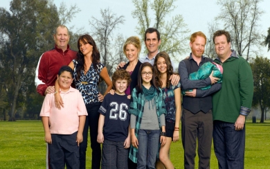 Modern Family Mobile Free Wallpapers Download
