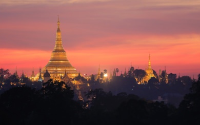 Shwedagon Pagoda 8K HD 2560x1600 Mobile Download