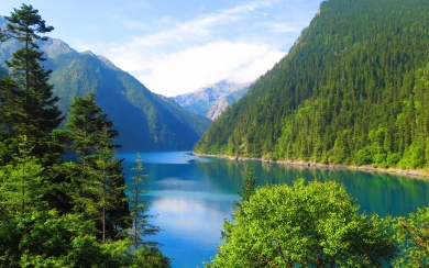 Breathtaking Beauty of China's Mountain Lake with Our HD 4K Wallpaper for iPhone 14