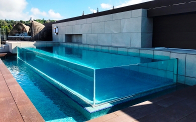 Elevate Your Outdoor Experience with a Glass Swimming Pool and Stylish Design