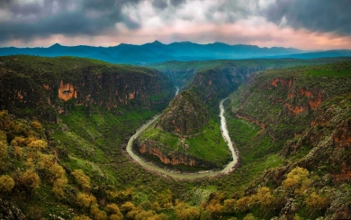 Barzan Gorge Kurdistan HD Wallpaper of a Stunning Canyon and River Bend