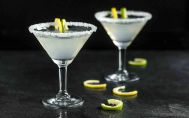 Martini Tonic Cocktail: Bokeh Bliss in HD Wallpaper
