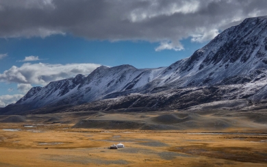Mongolia Desert and Mountain Scenery HD Wallpaper