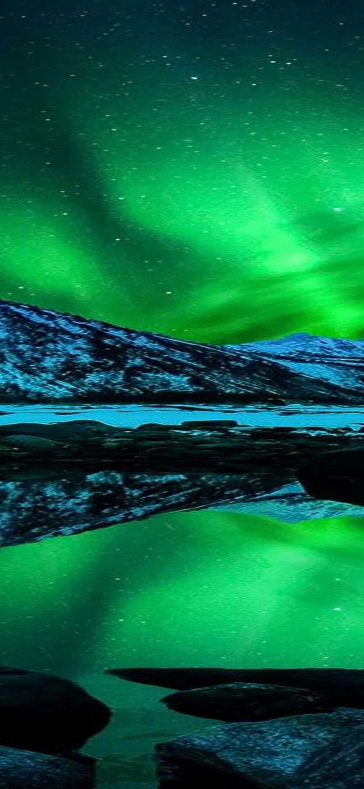 Northern lights view of lake and snowy mountains 2K wallpaper download